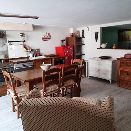 Un Apartamento Vacacional Con Detalles De Un Hogar Mairena del Aljarafe Exterior foto